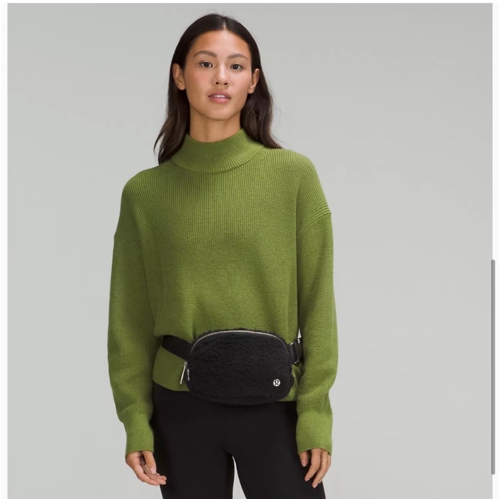 Everywhere Fleece Belt Bag